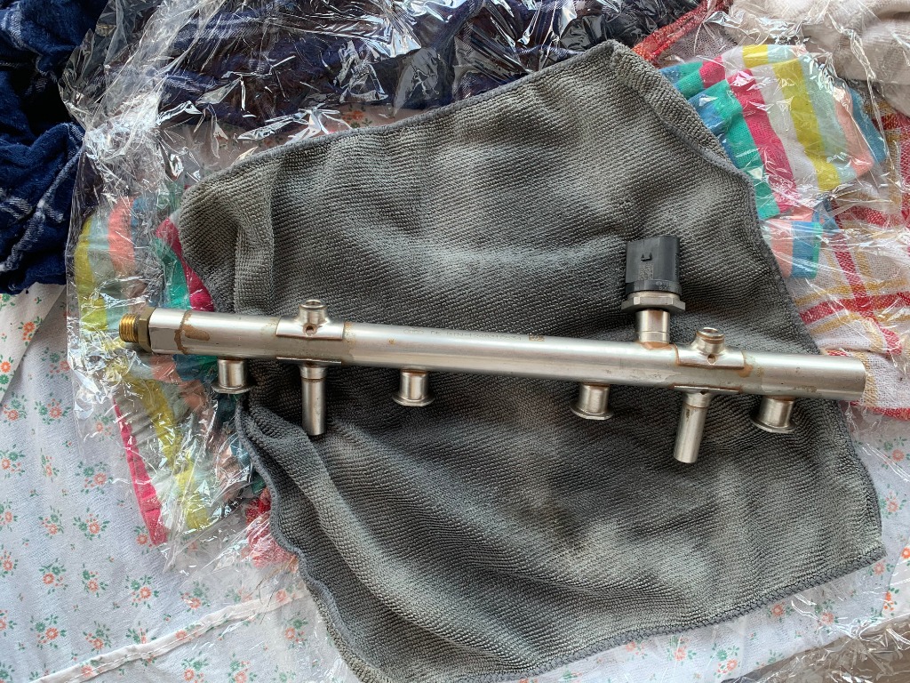 НАКЛАДКА WTRYSKOWA, РОЗПОДІЛЮВАЧ ПАЛИВА 06K 133 317G 