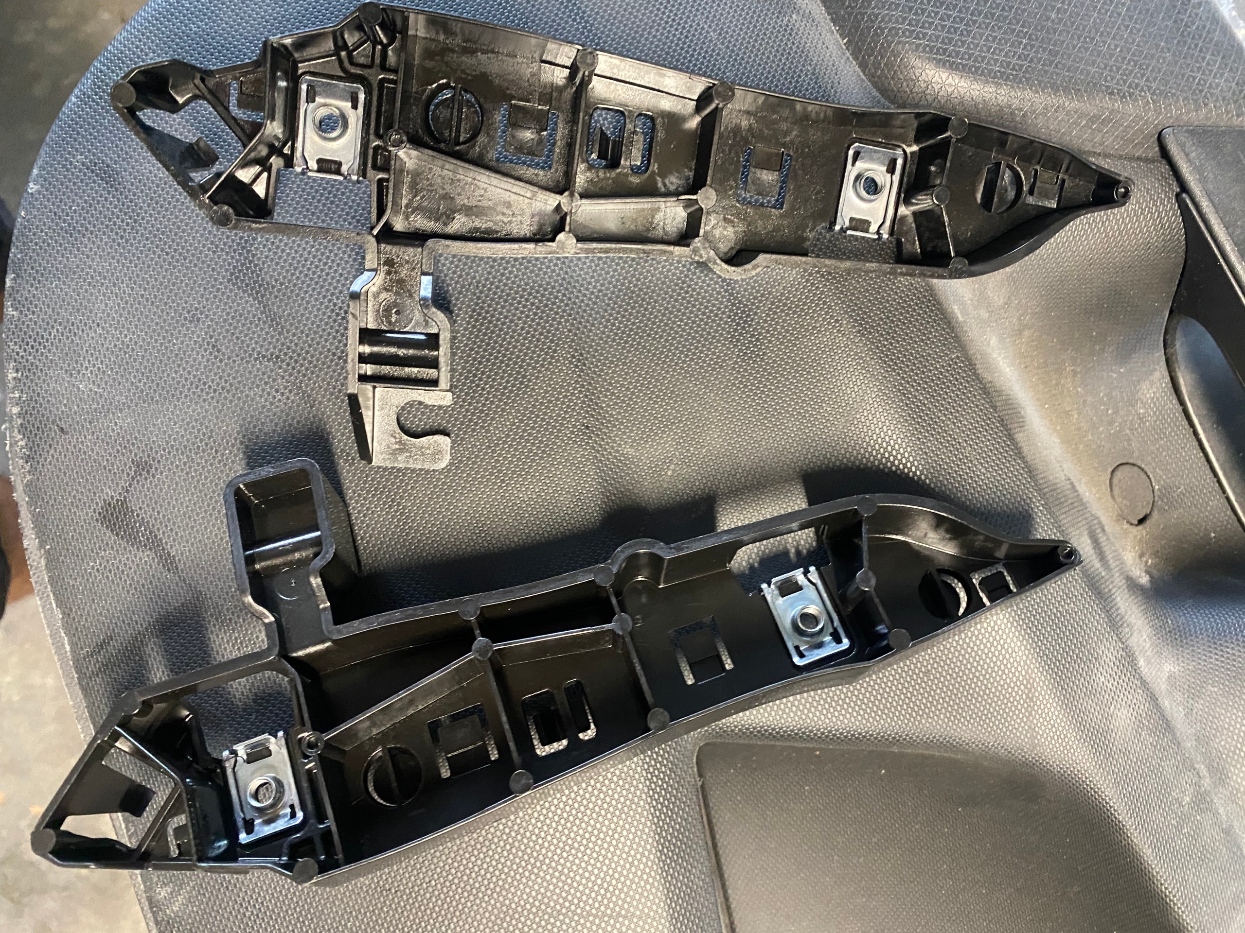 1617975980 КРІПЛЕННЯ КОМПЛЕКТ КРОНШТЕЙН БАМПЕРА ПЕРЕДНЬОГО PEUGEOT 3008 5008 