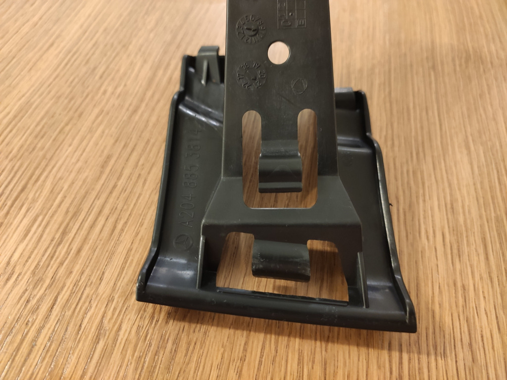 НИЖНІ КРІПЛЕННЯ БАМПЕРА MERCEDES C КЛАСС W204 S204 A2048853814 A2048853914 