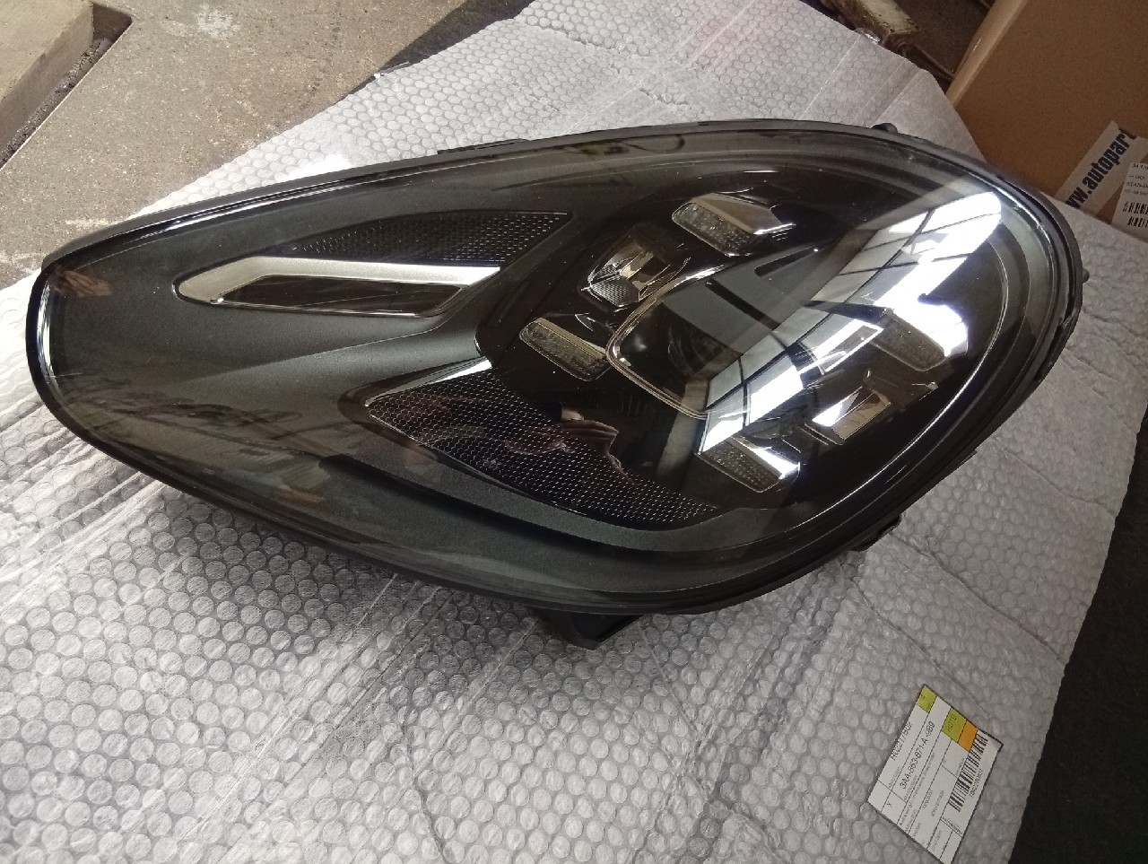 ЛІВА ФАРА PORSCHE CAYENNE РЕСТАЙЛ 7P5941035K 