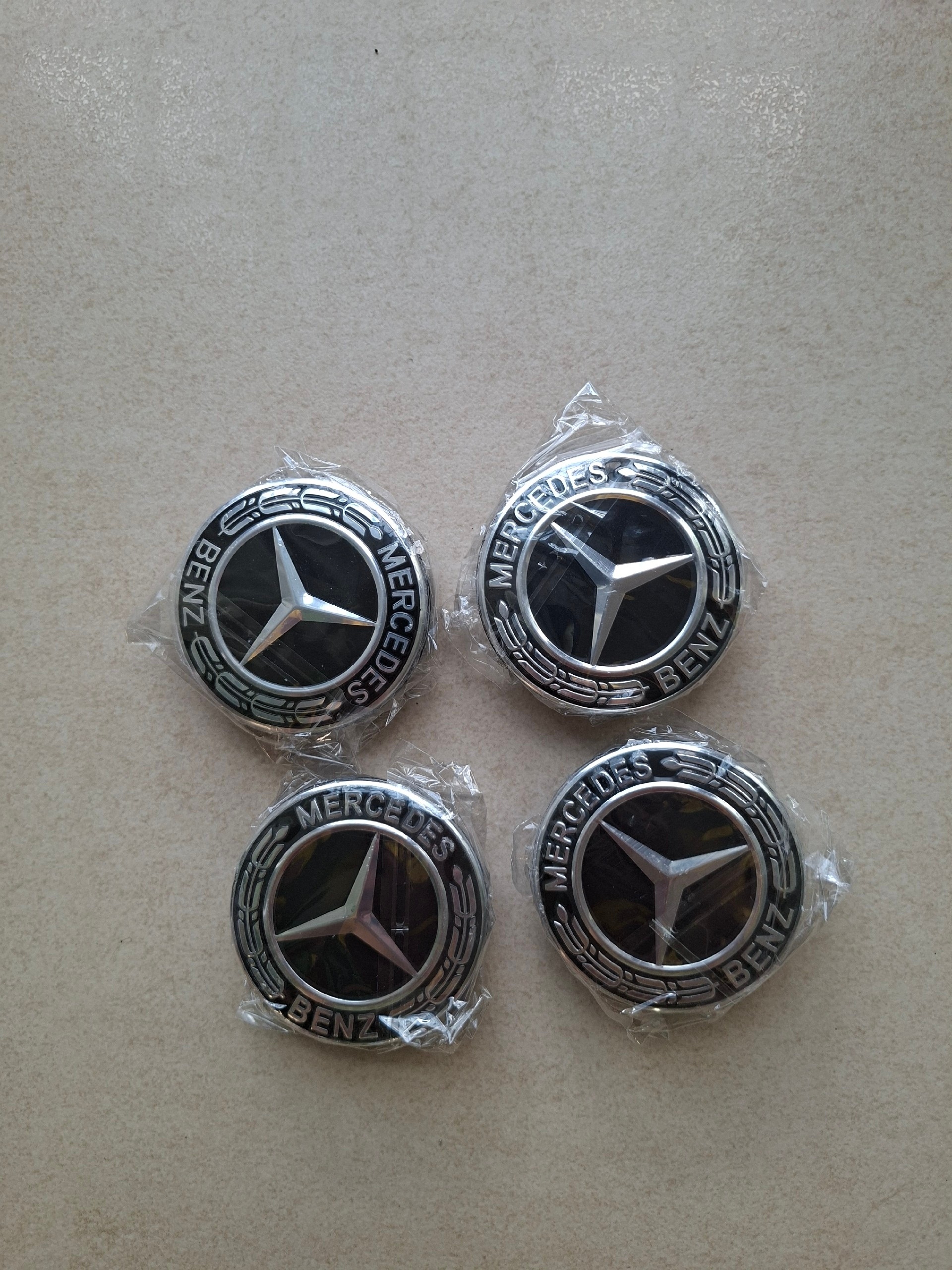КОВПАЧКИ DO MERCEDES 75 MM MERCEDES-BENZ 75MM ЧОРНО - СРІБНИЙ 4SZT. 