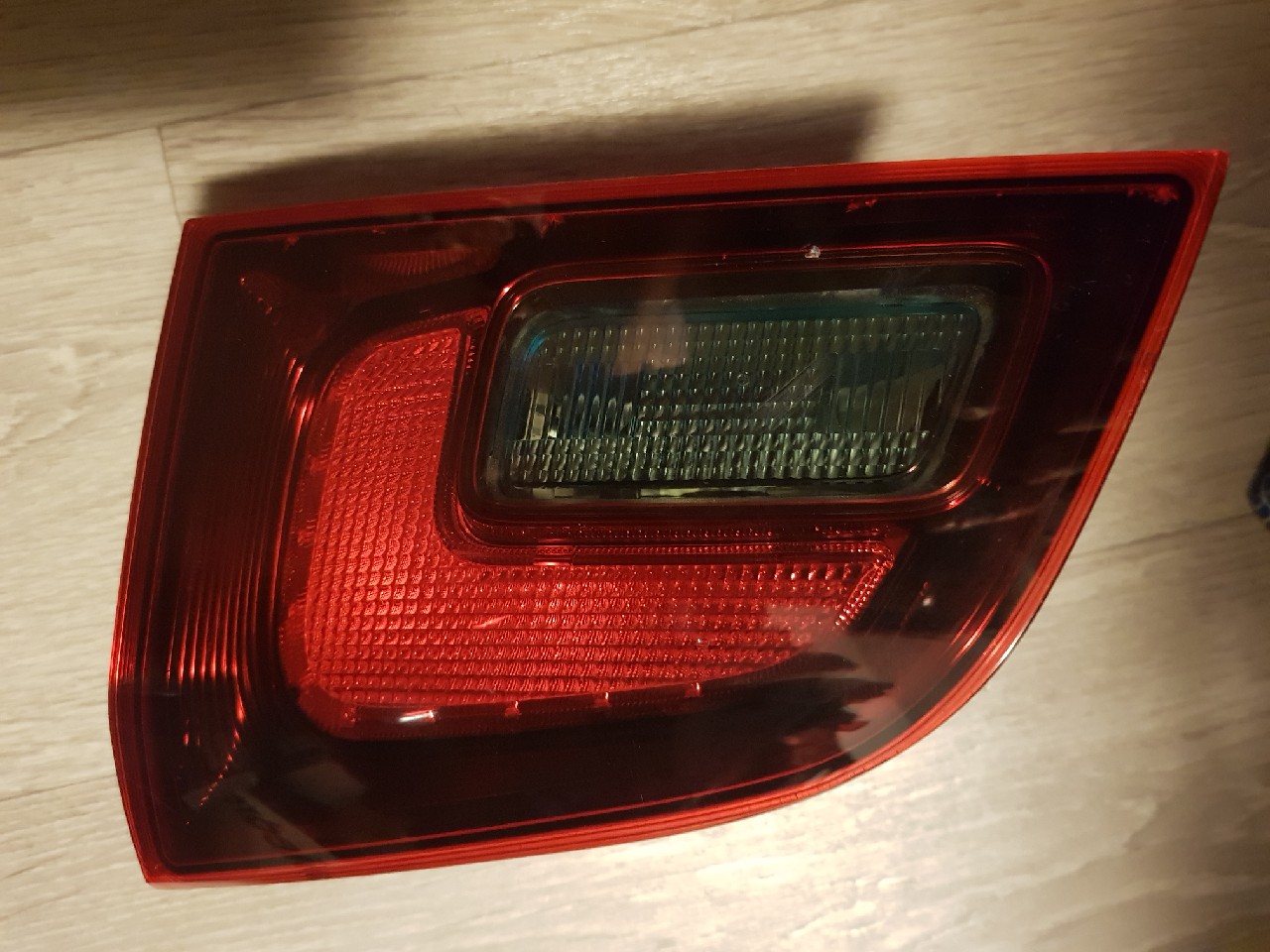OPEL ASTRA J УНІВЕРСАЛ GM 13282247 ФАРА CIEMNAPRAWA W КРИШКУ БАГАЖНИКА БАГАЖНИКА КОМПЛЕКТ 