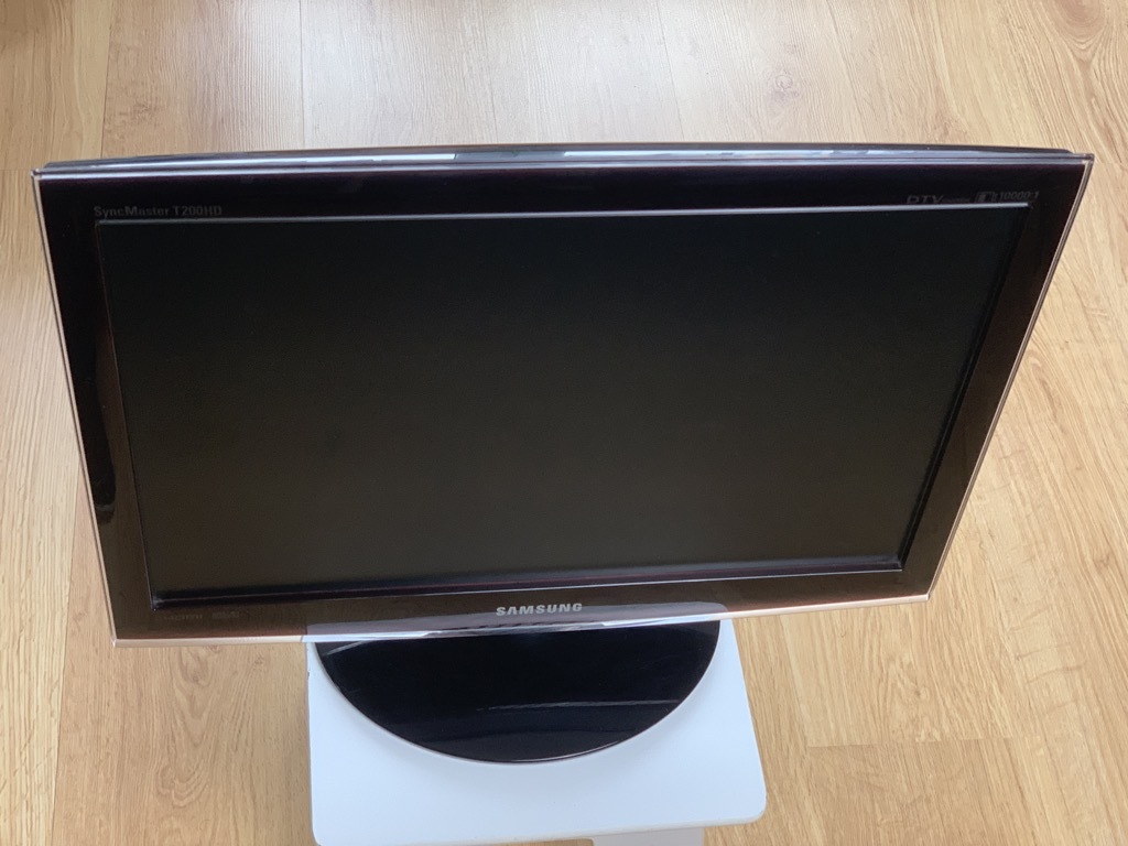 MONITOR 20 TFT-TV T200HD