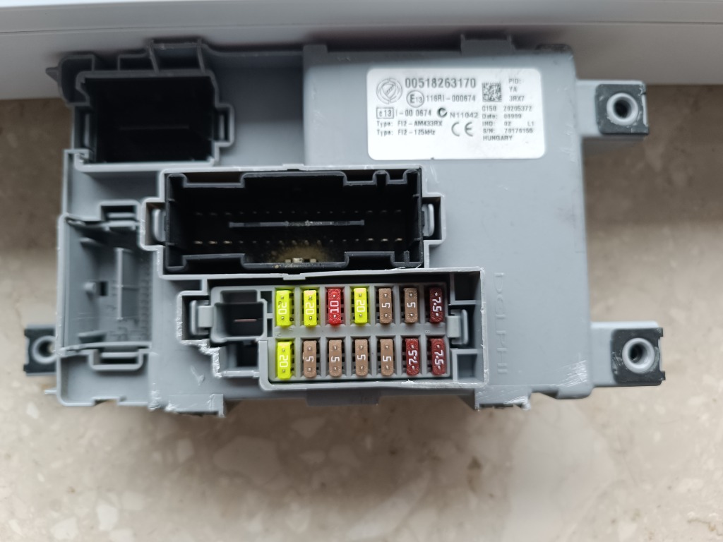 FIAT GRANDE PUNTO МОДУЛЬ ЗАПОБІЖНИКІВ 00518263170 