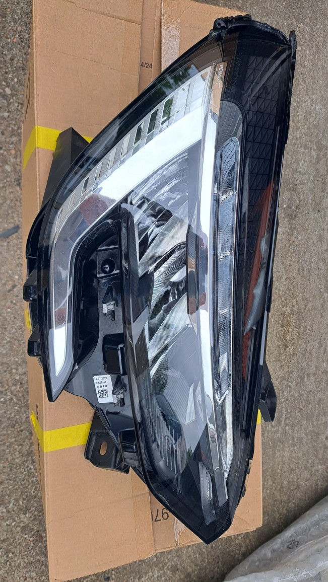 ФАРА ПЕРІД ПРАВА RENAULT CLIOV 260100902R 