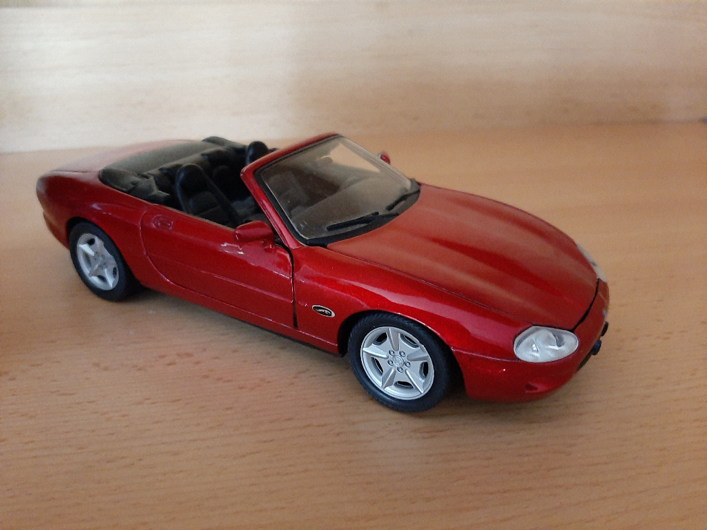Welly jaguar xk8