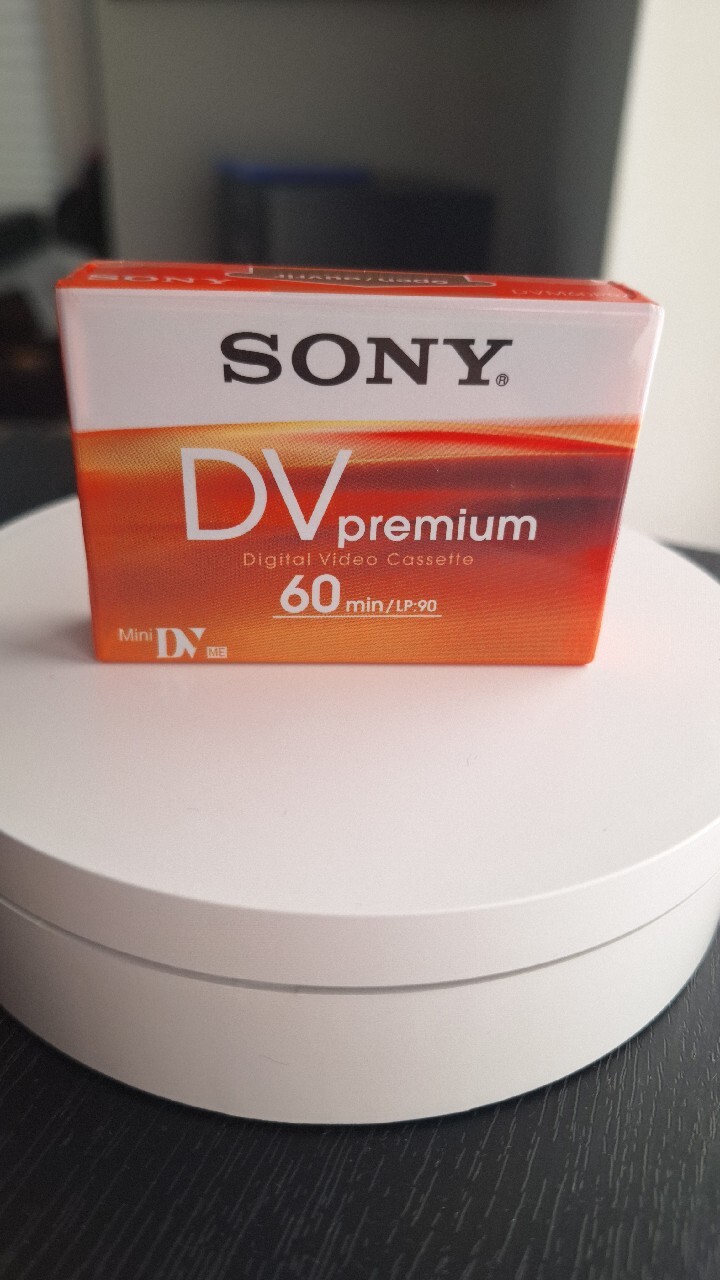 SONY CASSETTE camescope miniDV 60 minutes NEUVE old stock (Gebraucht) in Delley für CHF 9 – mit