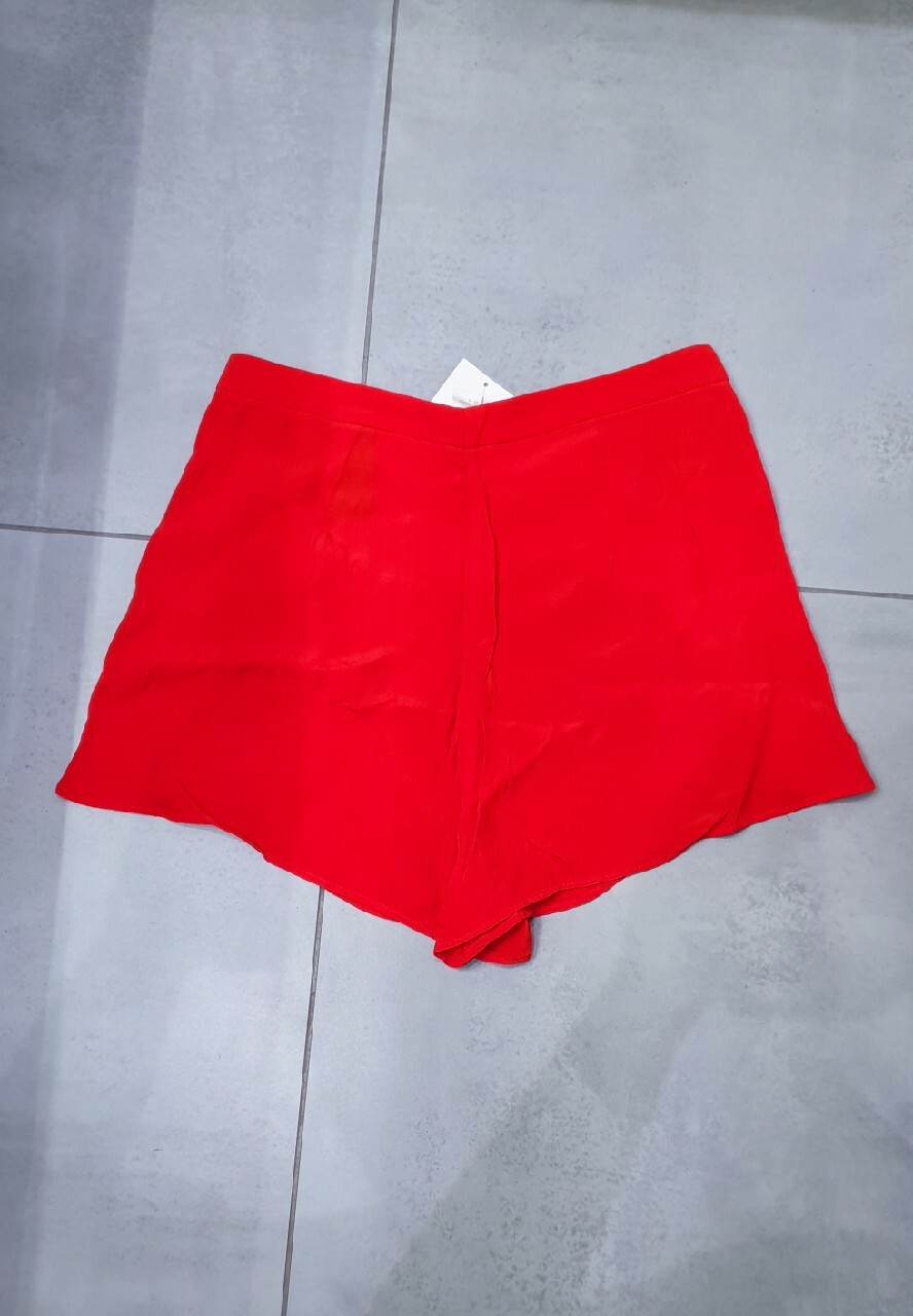Eleganckie czerwone shorty HM 36 S wysoki stan Prudnik Kup teraz na
