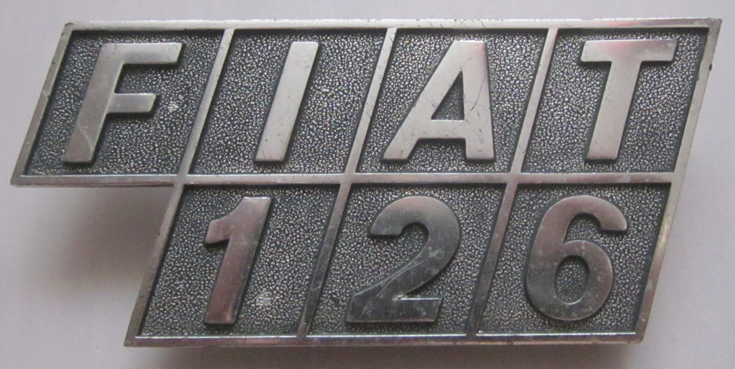 FIAT 126P / FIAT 126 BAMBINO / АЛЮМИНИЕВЫЙ ЗНАЧЕК / ЛОГОТИП / ОРИГИНАЛ 
