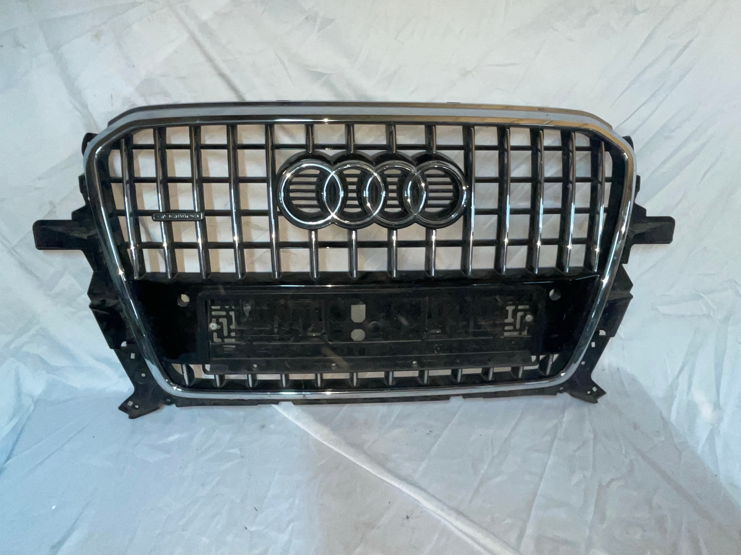 РЕШІТКА AUDI Q5S 8R0853651AB 