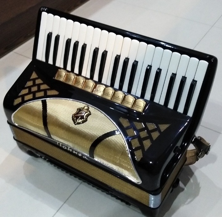 Akordeon Hohner Lucia IVP 96 basów 4 chóry,IDEAŁ ! Kielce Kup teraz