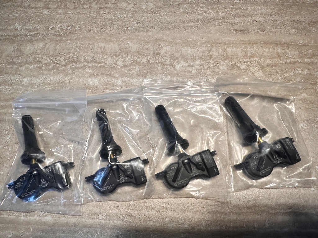 ДАТЧИК ТИСКУ ШИН 68313387AA DODGE, JEEP, CHRYSLER, FIAT - КОМПЛЕКТ 