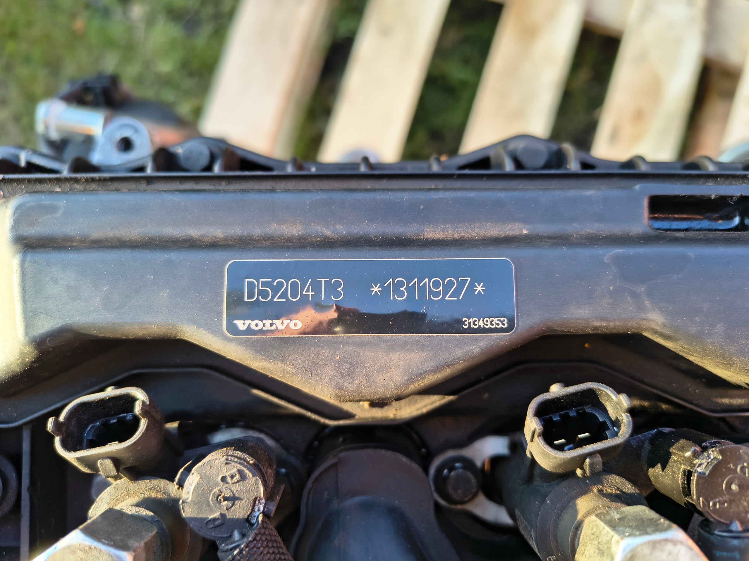 ДВИГУН СТІЙКА ПОШКОДЖЕНИЙ VOLVO D5204T3 