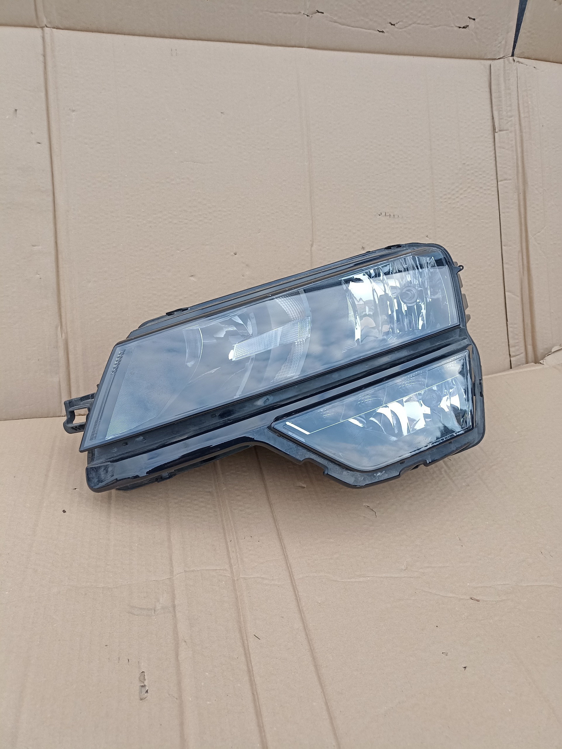 SKODA KAROQ ФАРА ПЕРІД ЛІВА 57B941015A ..B.DOBRA 