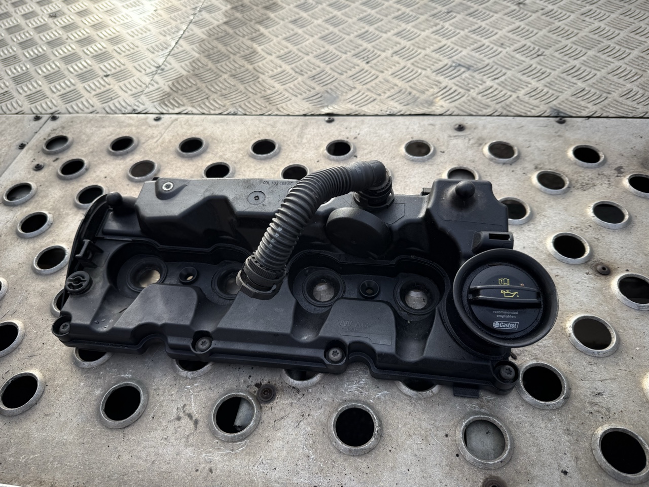 ОРИГІНАЛ КРИШКА КЛАПАНІВ VOLKSWAGEN 03L103469AC 