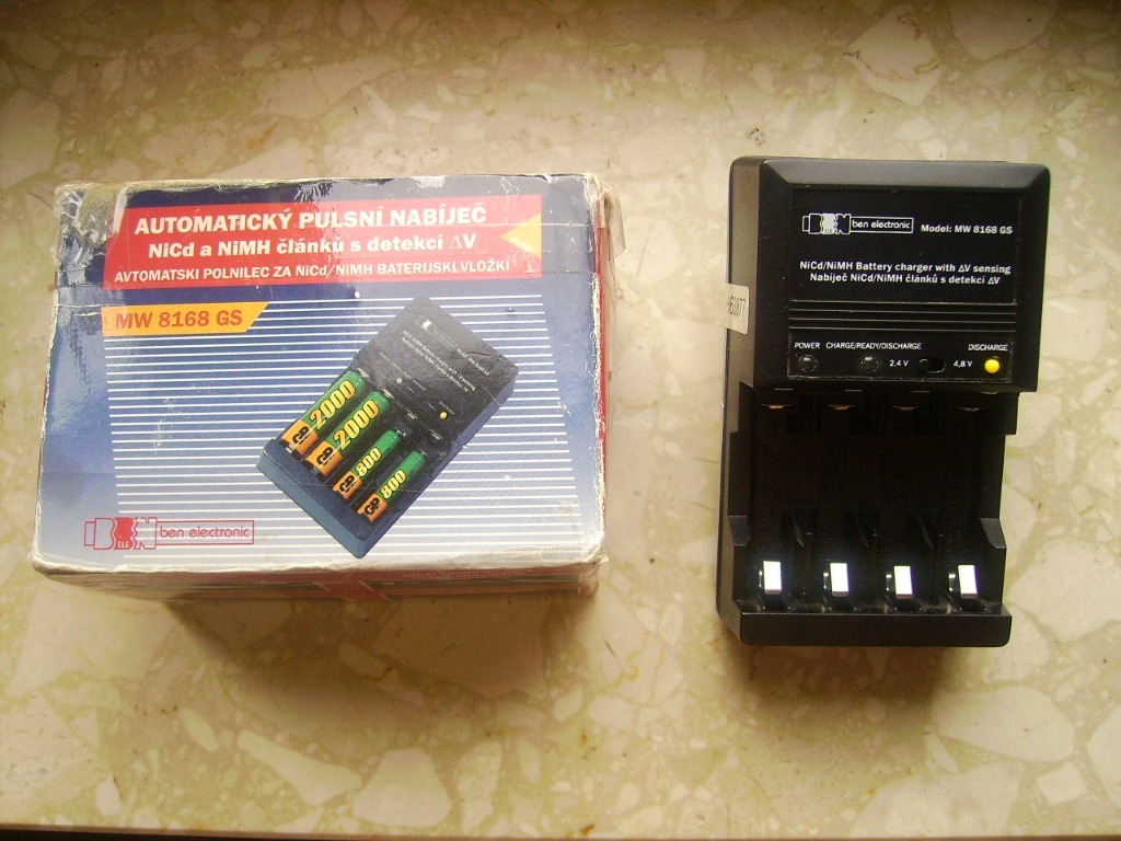 Ładowarka Emos MW8168GS akumulatory AA AAA usz 1zł | Lublin | Licytacja ...