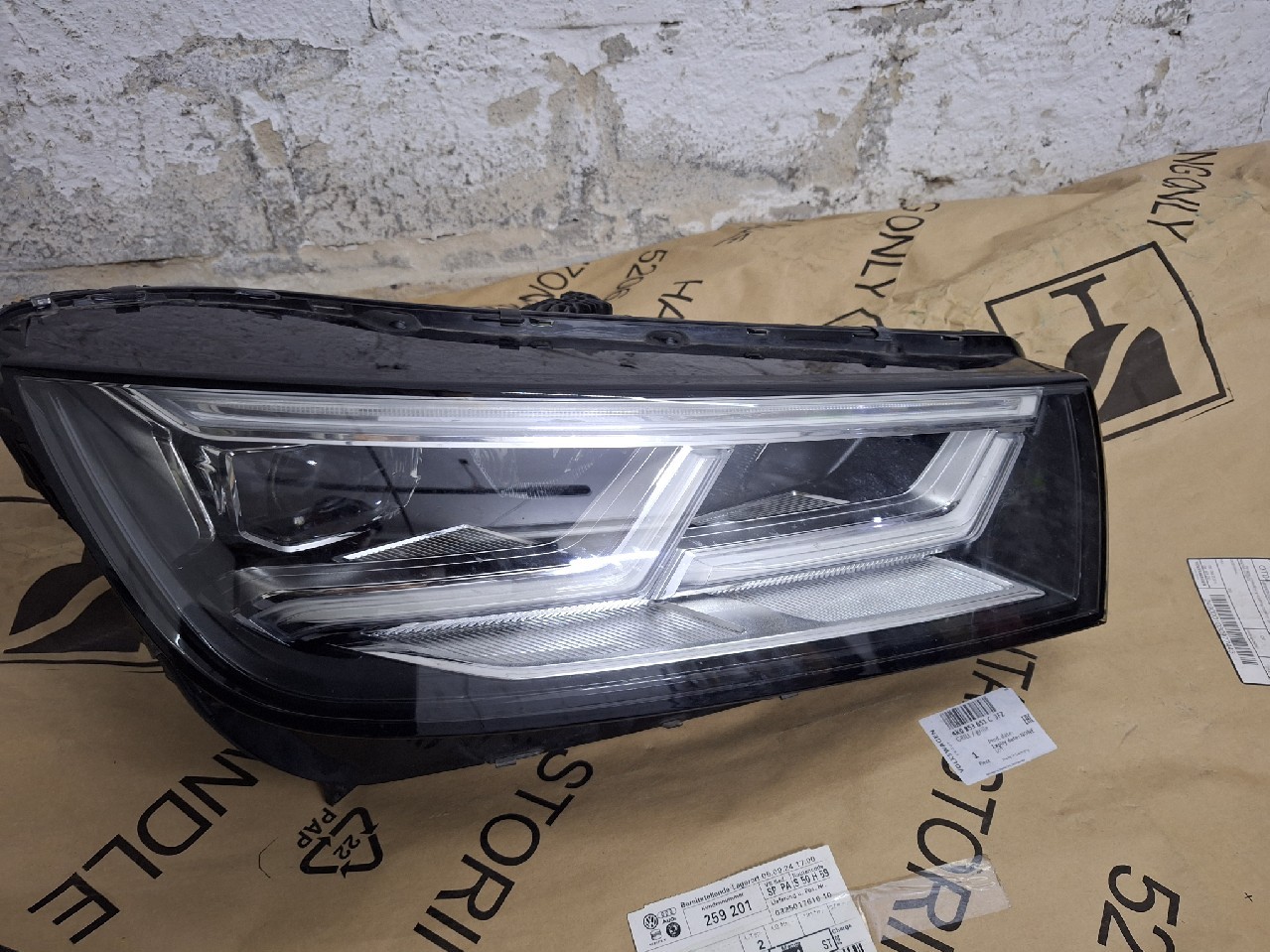 ФАРА ПЕРЕДНЯ ПРАВА AUDI Q5 80A941774G 