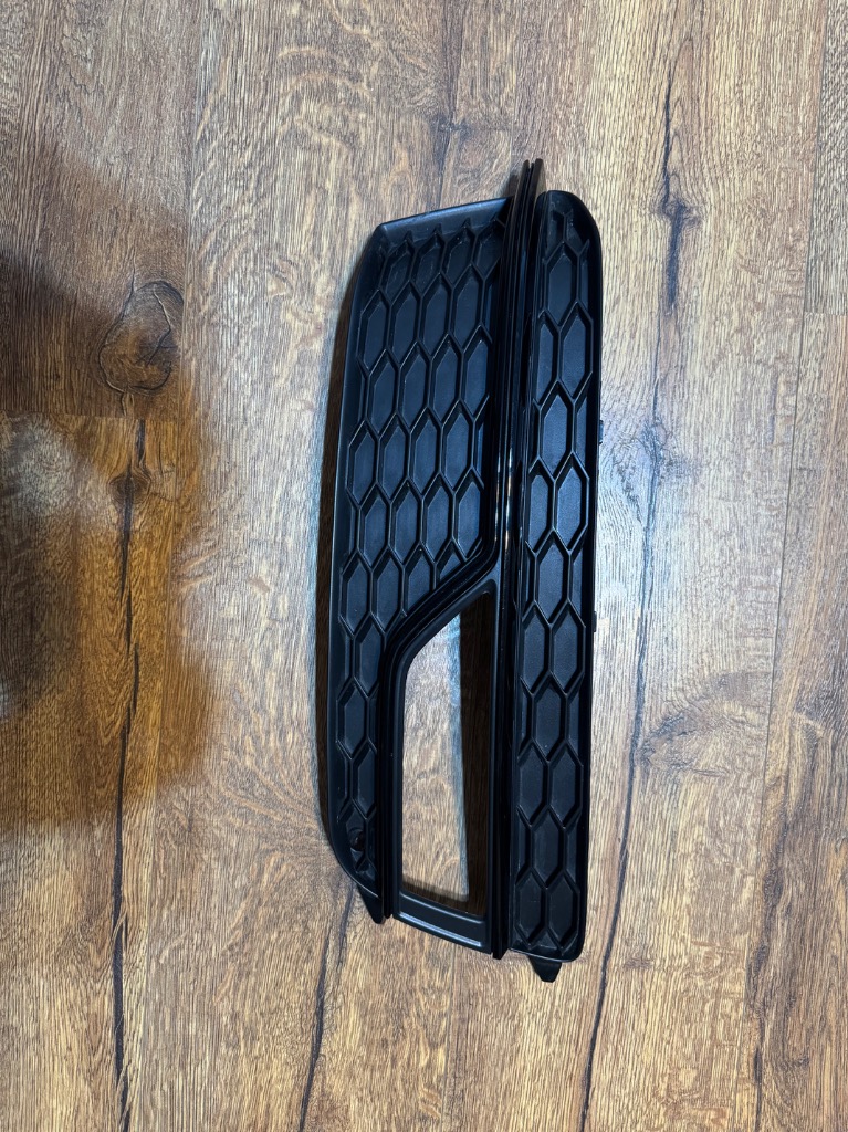 РЕШІТКА БАМПЕРА ПЕРІД ПРАВА AUDI A5 8T FL S-LINE 8T0807682 