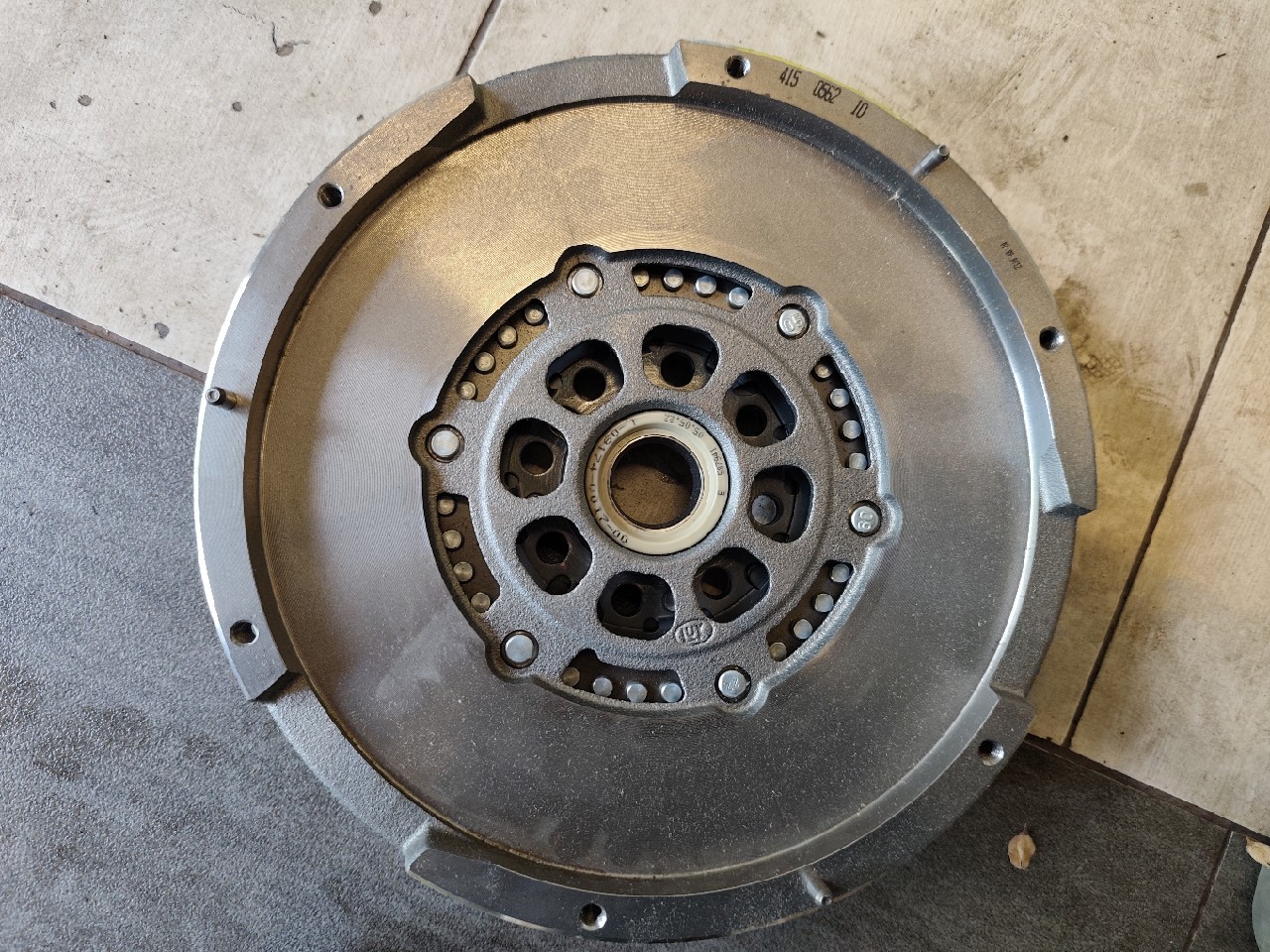 ДВОМАСОВЕ LUK FORD TRANSIT 2,2 415056210 НОВА 