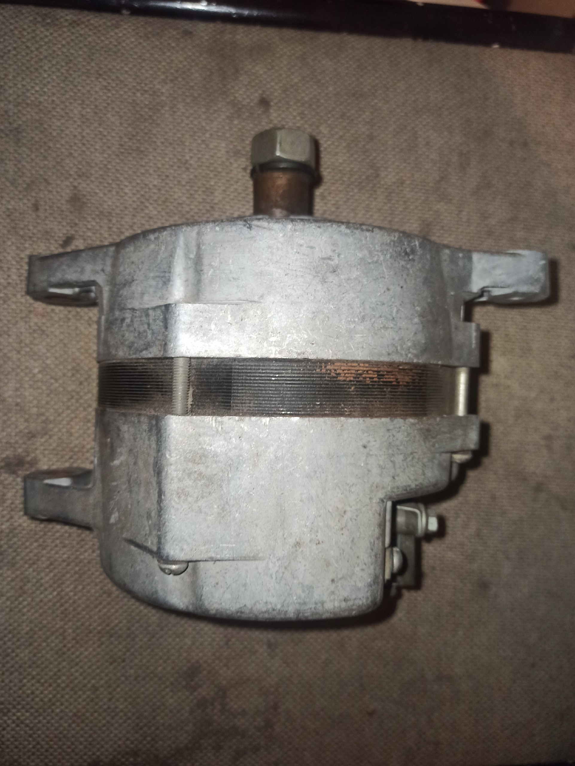 ГЕНЕРАТОР MOSKWICZ 412 G250Z1 12 VOLT 40 AMPER. 