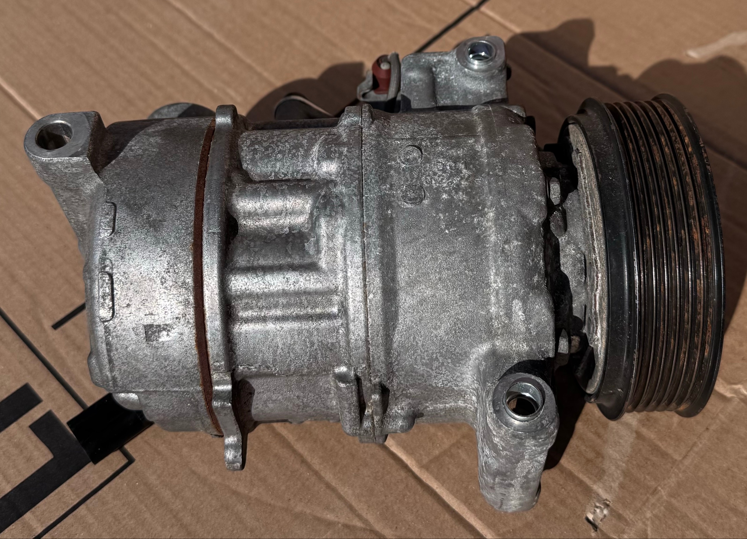 КОМПРЕСОР, НАСОС КОМПРЕСОР КОНДИЦІОНЕРА AUDI A4 B8 Q5 8R A5 2.0 TDI 8T0260805T 