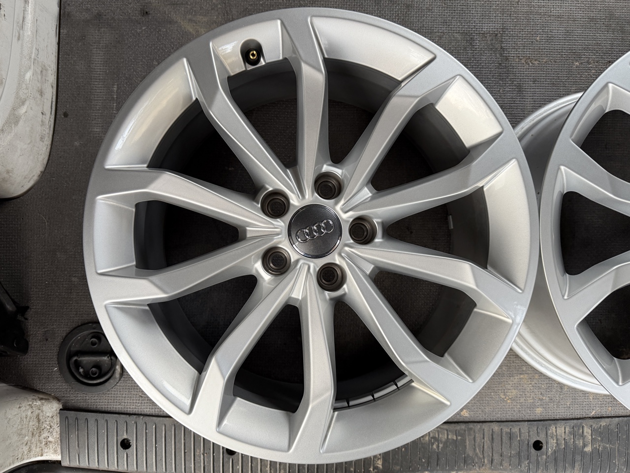 ТИТАНОВИЙ ДИСК 18” AUDI A4 B9 8W 5X112 8JX18 66,6 ET40 8W0601025H ІДЕАЛЬНА НОВА 