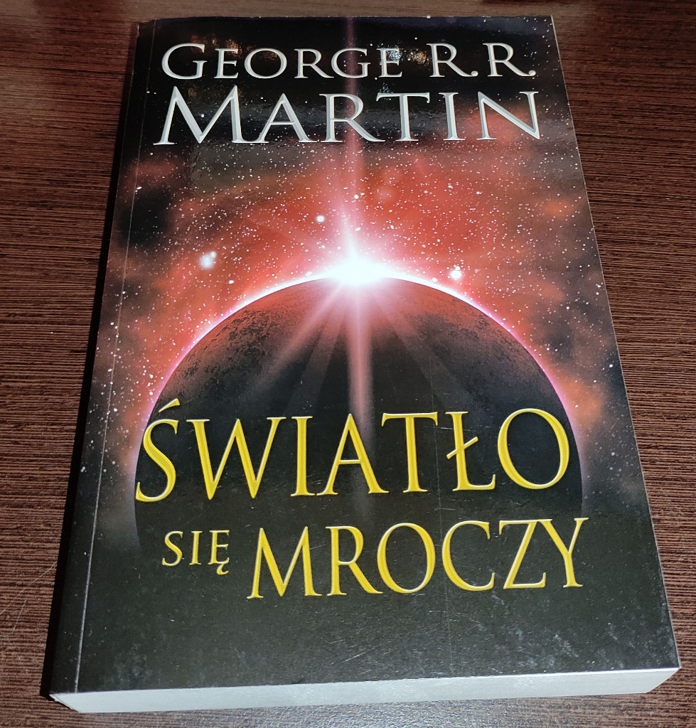 George Rr Martin światło Się Mroczy