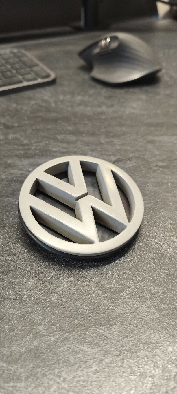 ЗНАЧОК ЕМБЛЕМА ЛОГОТИП VW (357853601) 