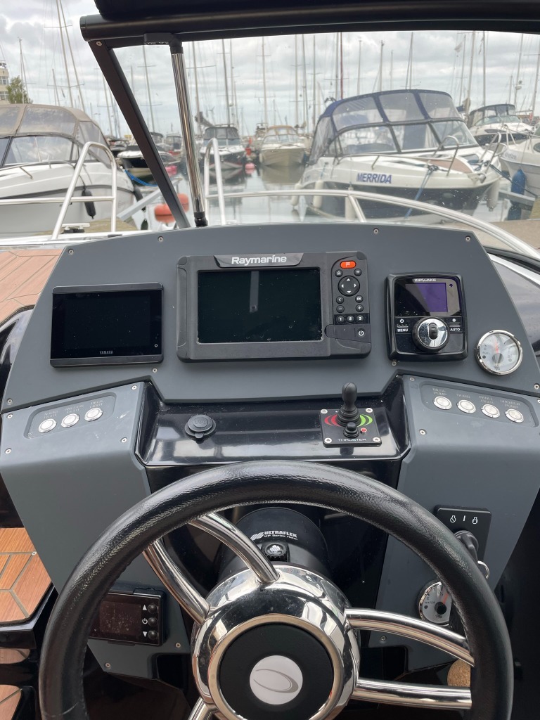 Łódź motorowa Coaster 600 DC + Yamaha + przyczepa Suchy Dwór