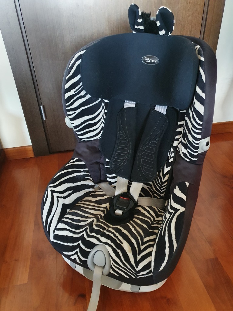 Britax romer hotsell zebra isofix