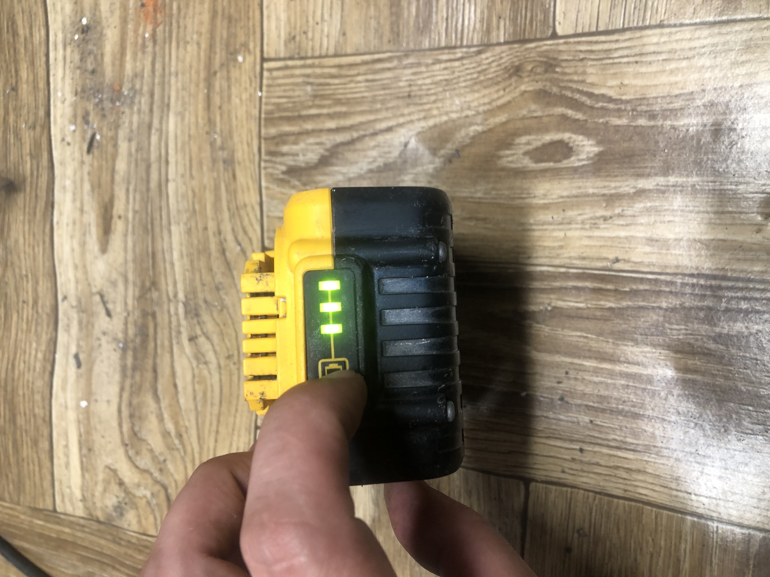 Akumulator dewalt 18v 5ah | Dąbrowa Górnicza | Licytacja na Allegro ...