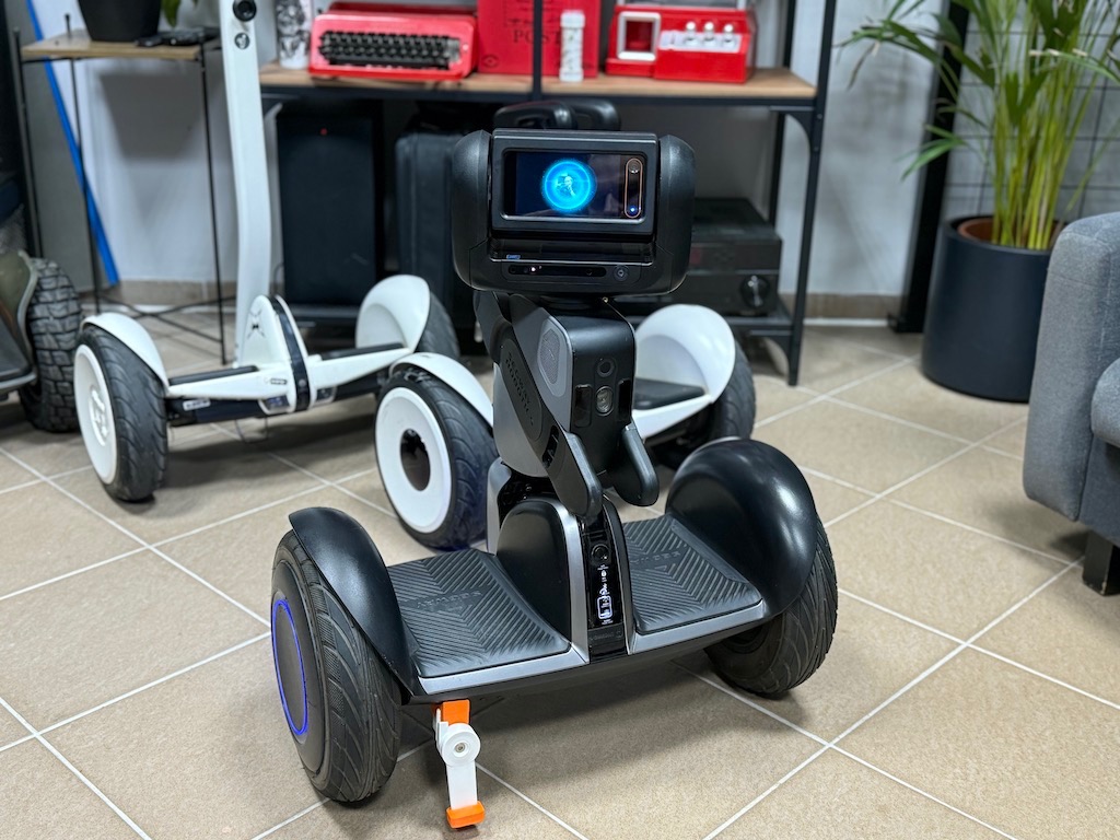 SEGWAY Robotics LOOMO robot z funkcją Ninebot Mini Pro S