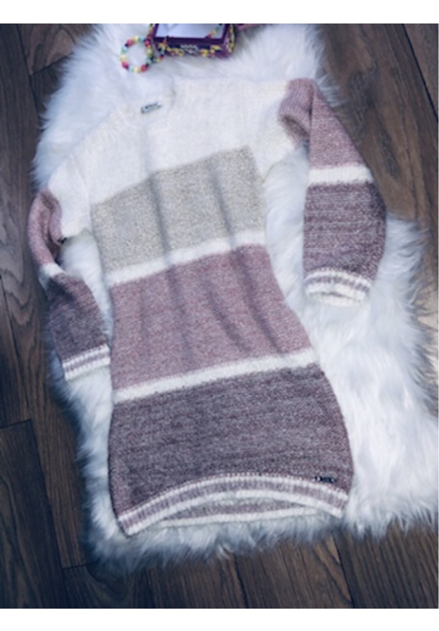 Zdjęcie oferty: Długi sweterek sukienka dziewczynka rozmiar 134 
