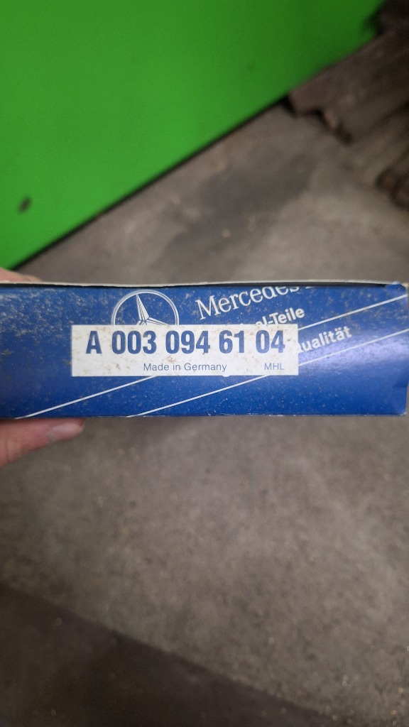 ФІЛЬТР ПОВІТРЯ MERCEDES R129 SL 500 V8 M119 A0030946104 