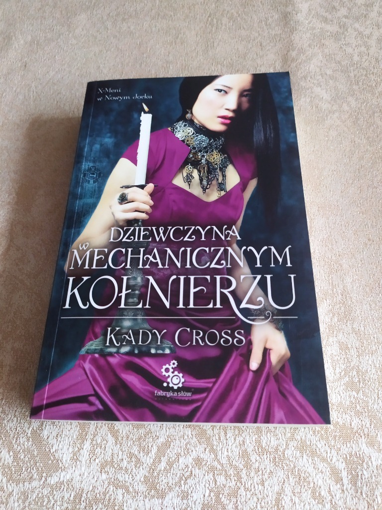 Cross Kady Dziewczyna W Stalowym Gorsecie