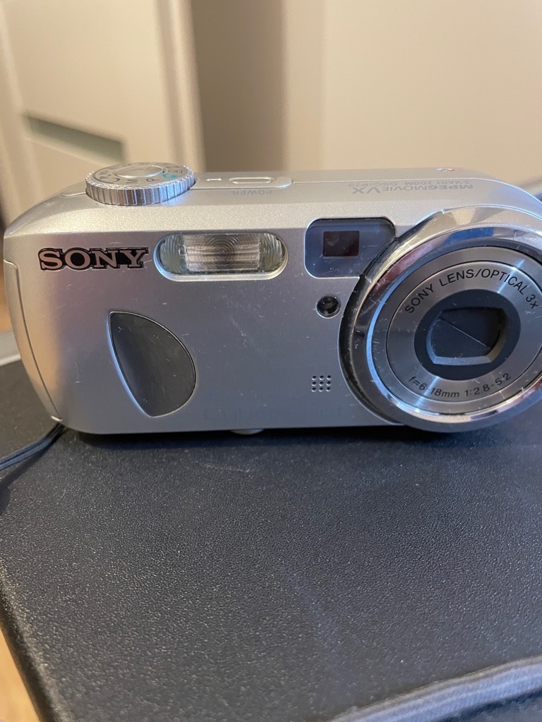 Aparat cyfrowy SONY Cyber Shot DSCP73 Banino Kup teraz na Allegro