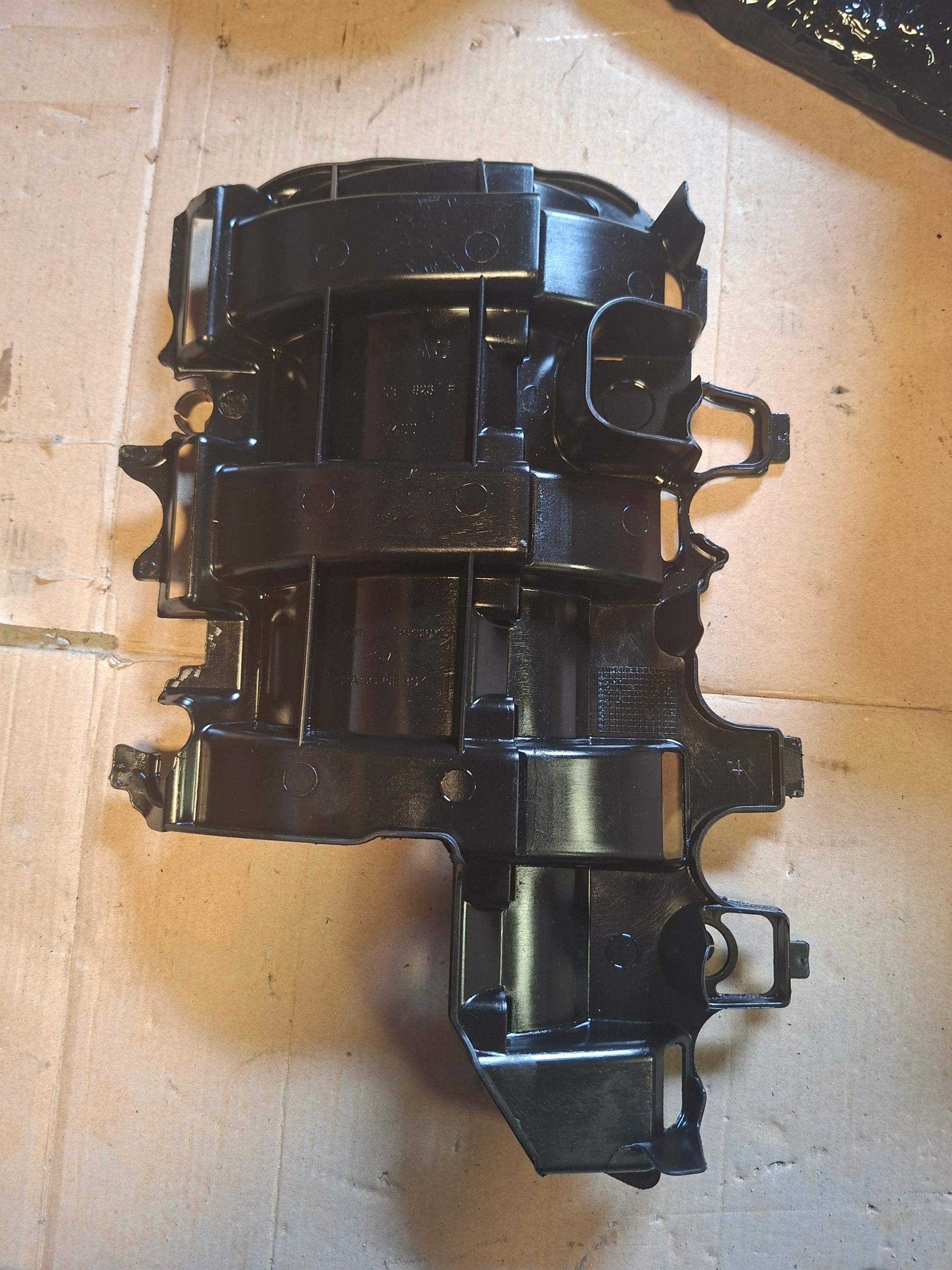 ВКЛАДКА ПІДДОНА МАСТИЛЬНОЇ ЗАХИСТ ВАЛУ 1.6 2.0 TDI 04L103623F 