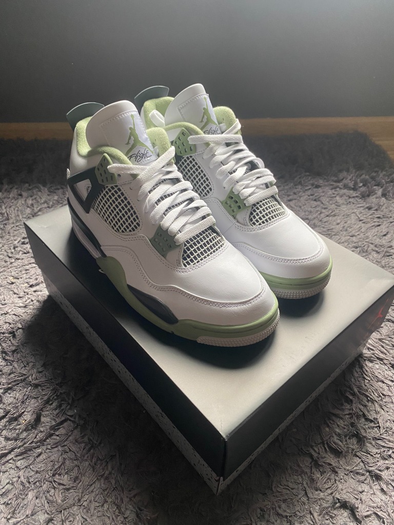 Jordan 4 classic green top
