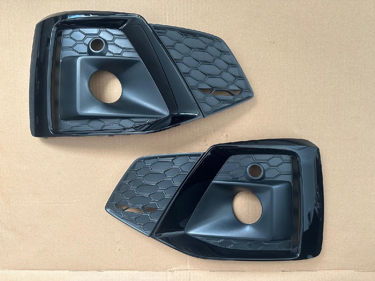 РЕШІТКИ ACC AUDI A5 8W6807681T 8W6807682T 