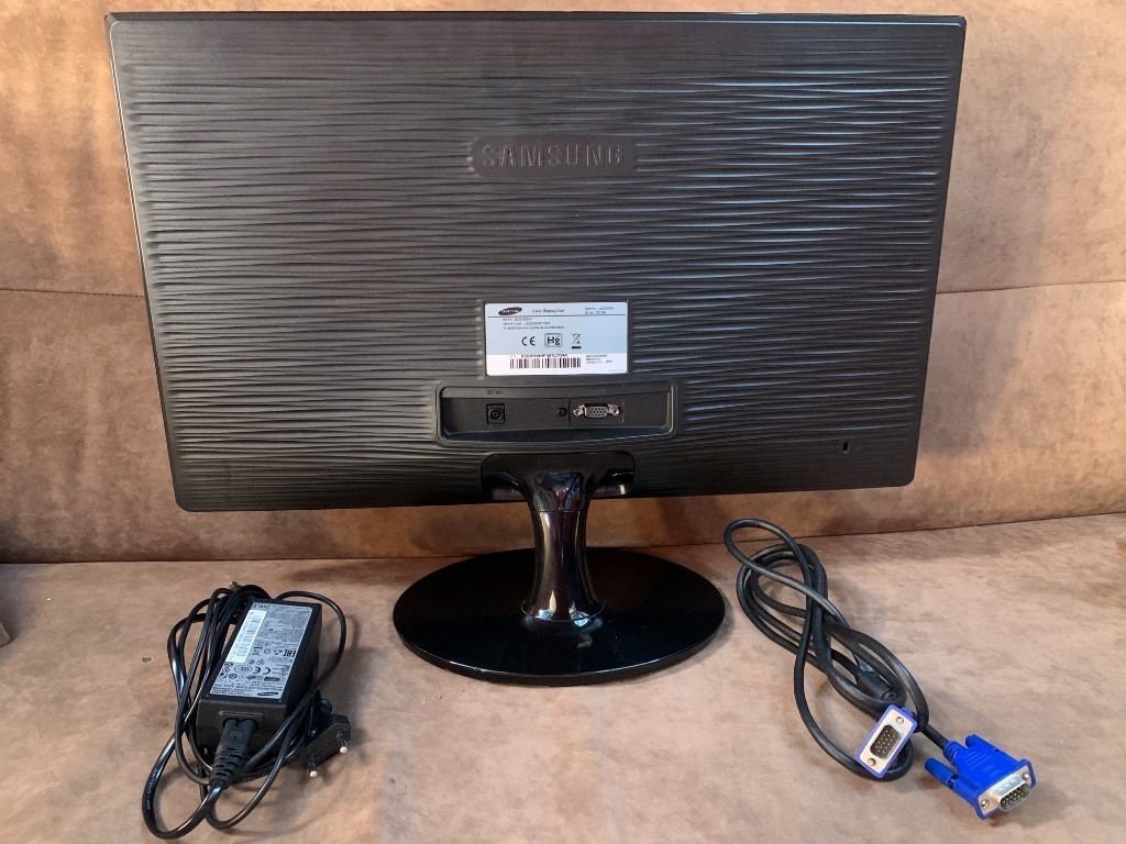 Monitor Samsung LED 22" LS22D300 FullHD + przewody | Oświęcim | Kup ...