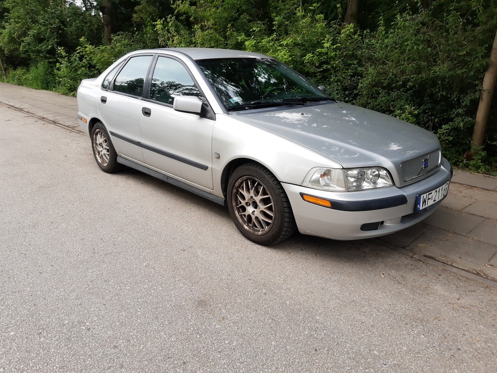 Volvo S40 1,9 Di 103 KM 2001r 230 tys. km Cena 4900,00