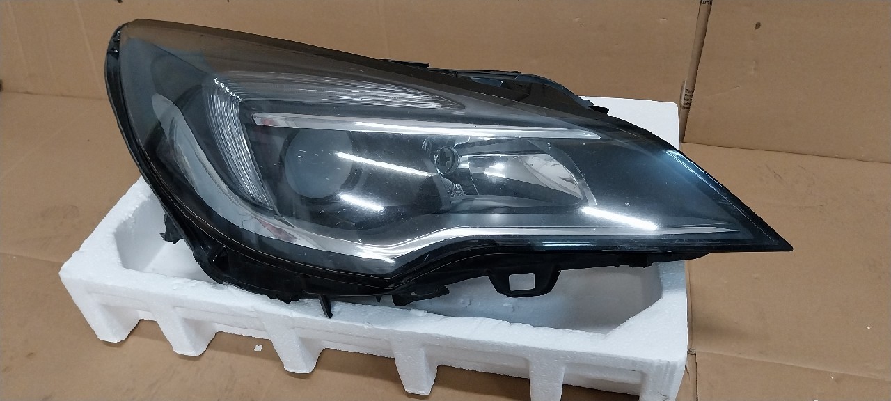 ФАРА ПЕРЕДНЯ ПРАВА OPEL ASTRA K 39047199 СТАН BARDO ДОБРИЙ ДОСТАВКА 0 ZL 