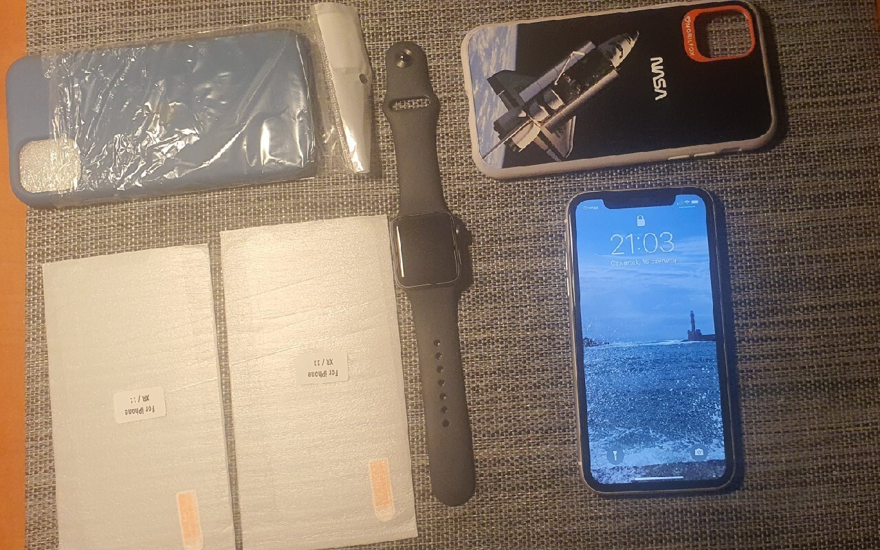 Zestaw iPhone 11 64gb oraz Apple watch 3 jak nowe Jeżów Sudecki Kup