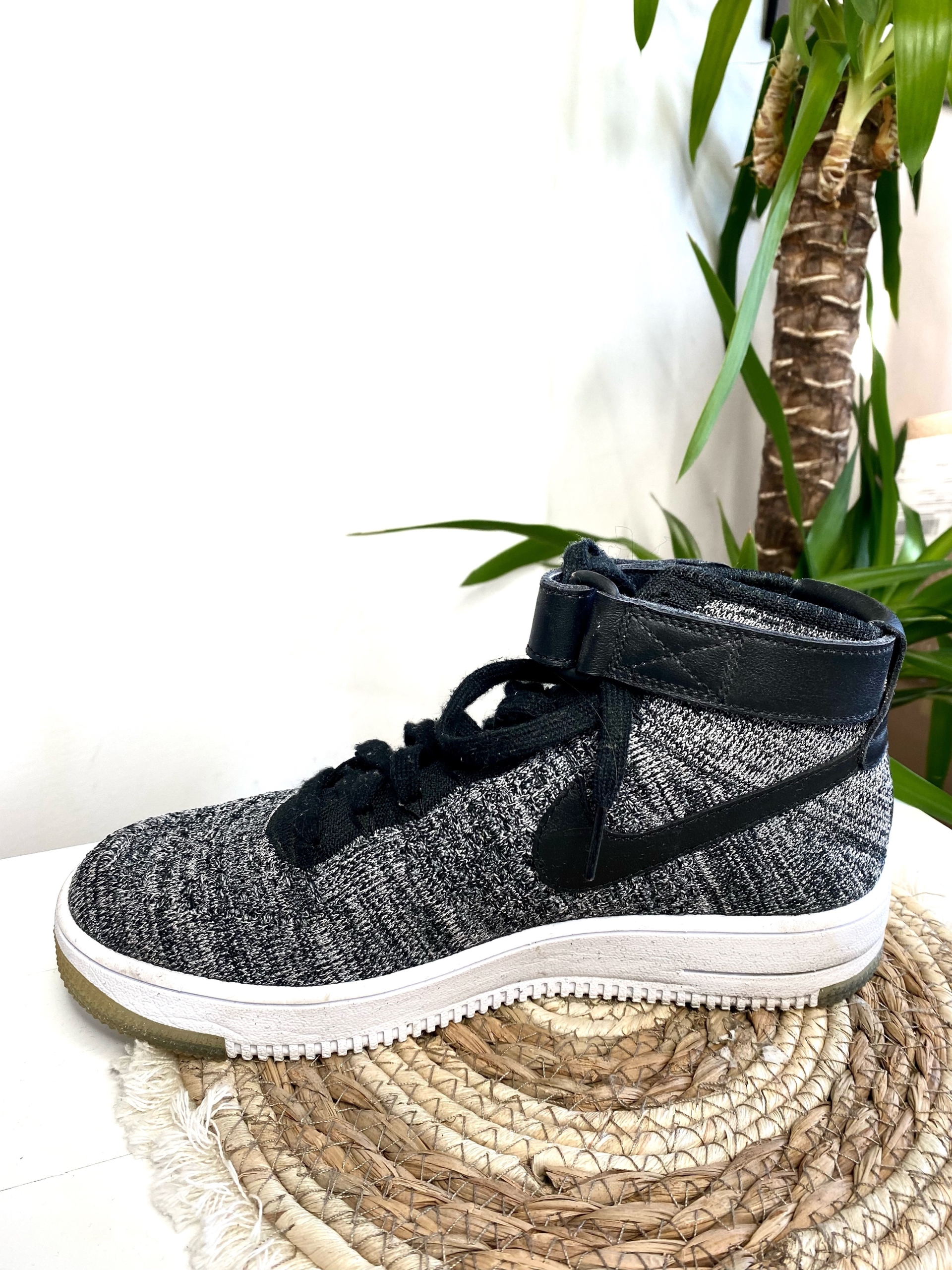 nike flyknit mid