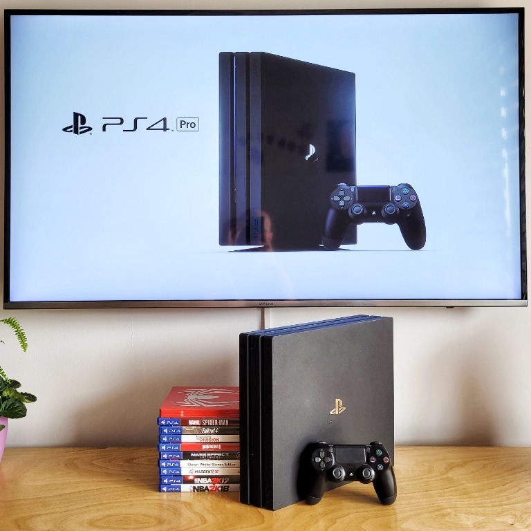 Playstation 4 Pro 1TB + Gamepad + 11 gier Tychy Licytacja na