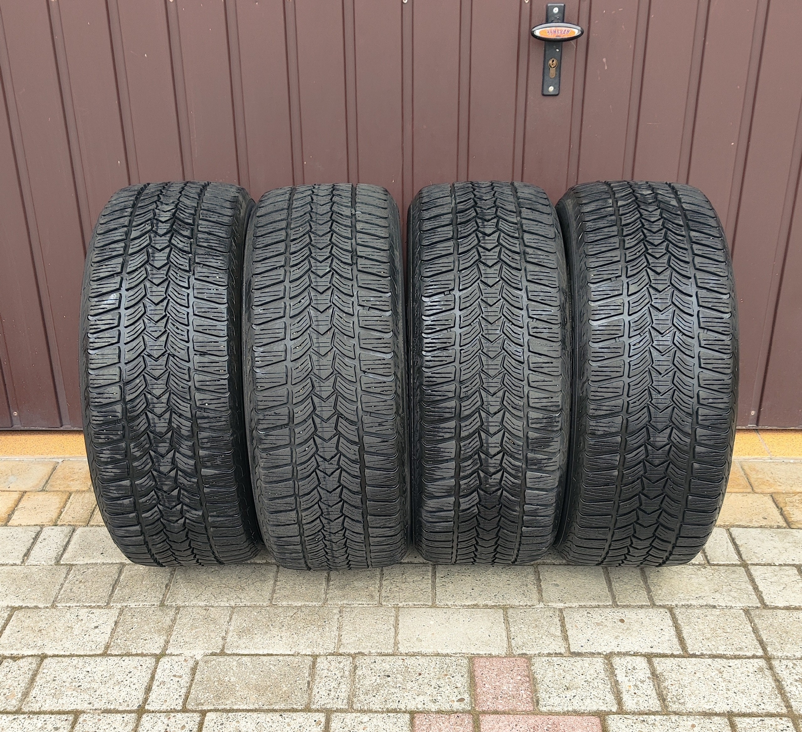 4 ШИНИ ЗИМОВІ DEBICA FRIGO HP2 2150/50R17 