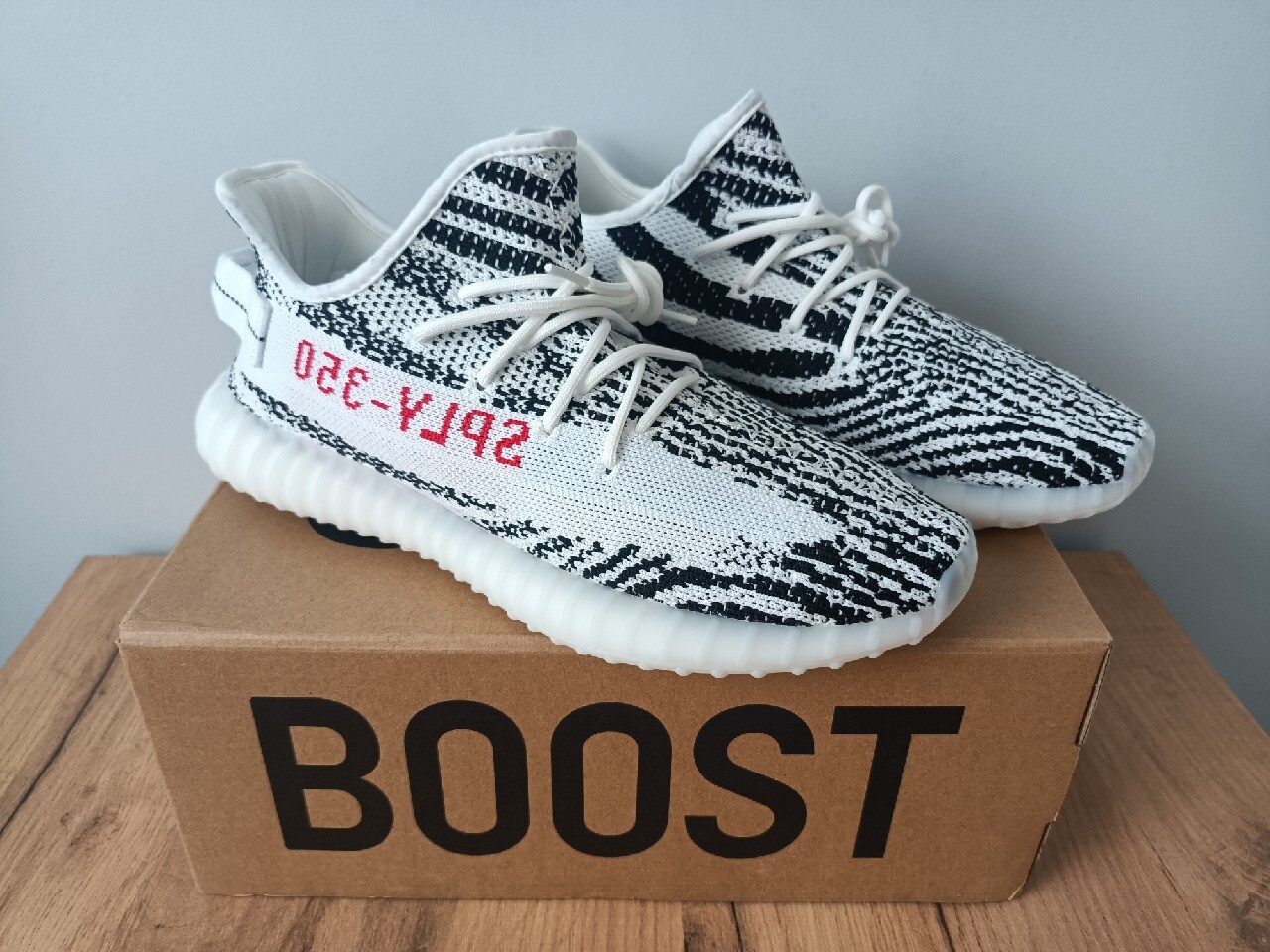 Yeezy hotsell zebra 44