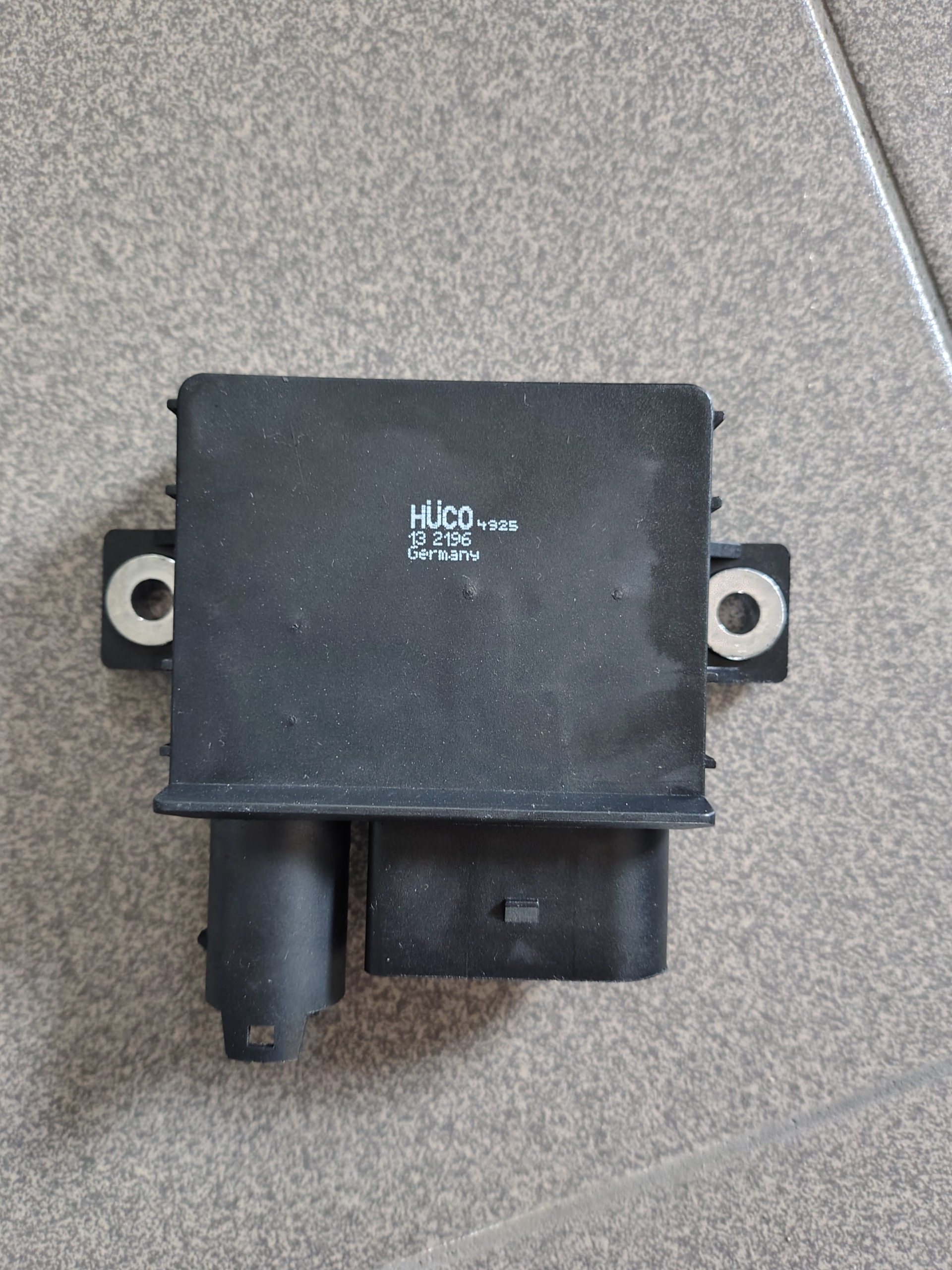 БЛОК КЕРУВАННЯ СВІЧОК РОЗЖАРЮВАННЯ HUCO 132196 BMW 