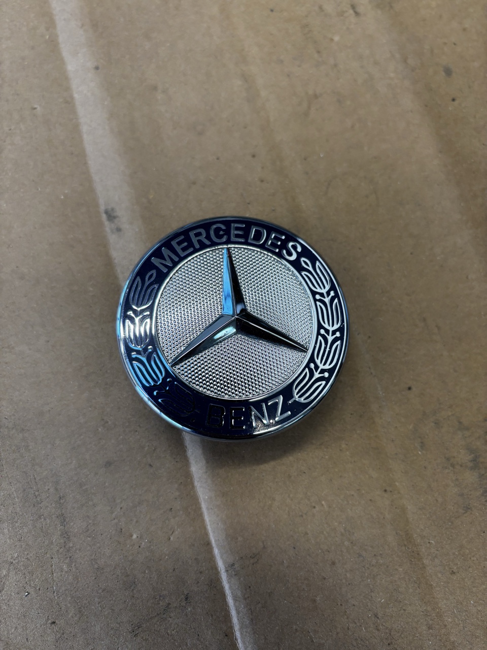 ЗНАЧОК ЕМБЛЕМА MERCEDES 2048170616 