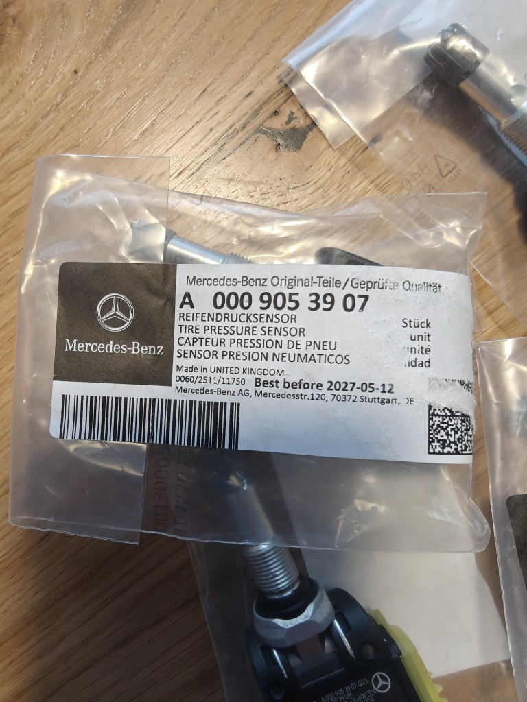 КОМПЛЕКТ ОРИГІНАЛЬНИХ ДАТЧИКІВ ТИСКУ W KOLACH MERCEDES A0009053907 